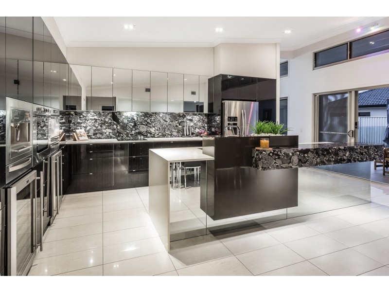 14 Skandia Court, Newport QLD 4020