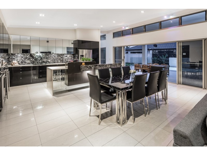 14 Skandia Court, Newport QLD 4020