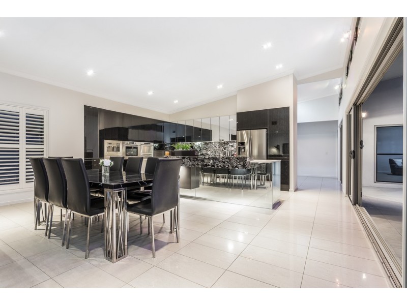 14 Skandia Court, Newport QLD 4020