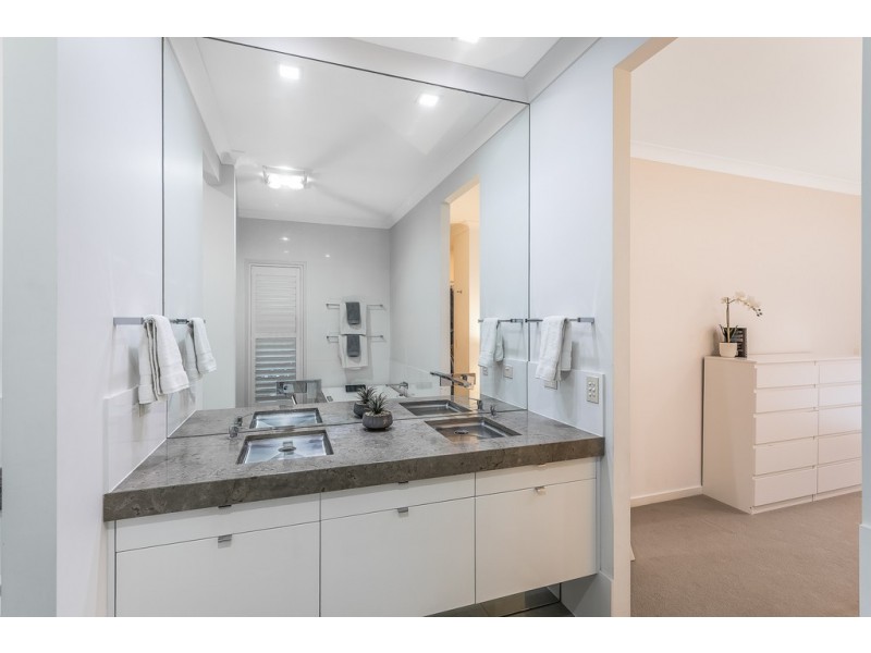 14 Skandia Court, Newport QLD 4020