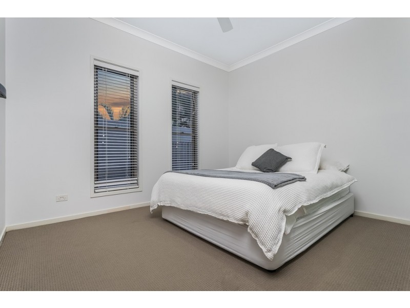 14 Skandia Court, Newport QLD 4020