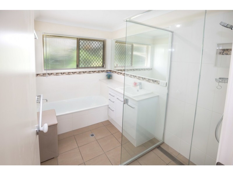 27 Linthaven Drive, Rothwell QLD 4022