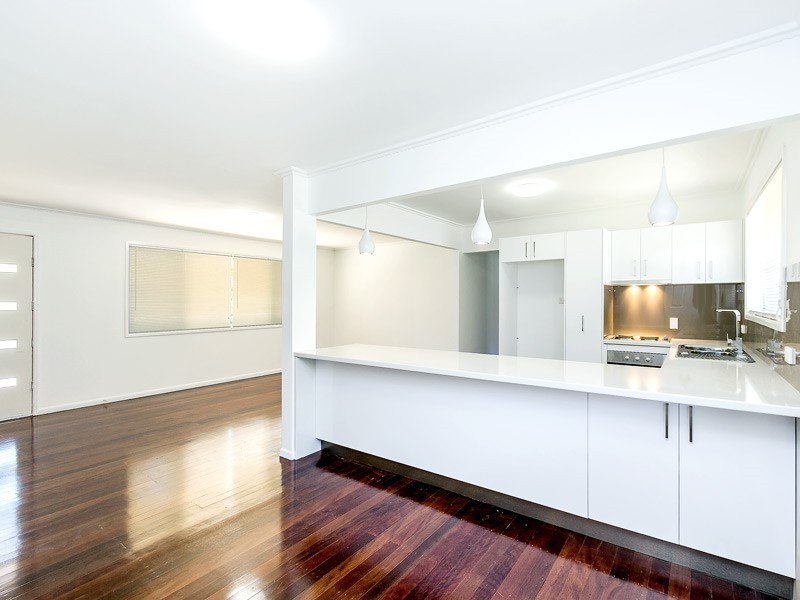16 Kurrowah, Margate QLD 4019