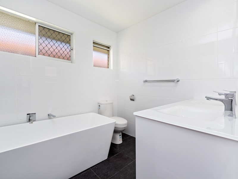 16 Kurrowah, Margate QLD 4019