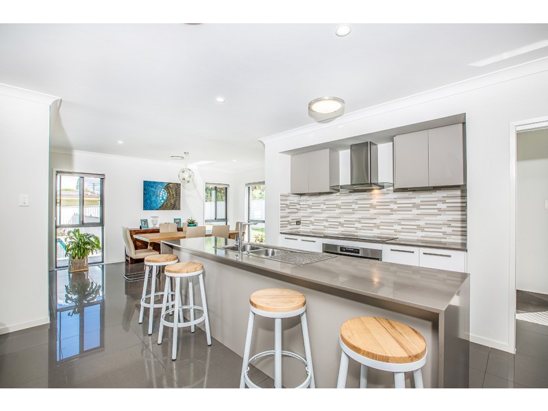 10 Enoch Street, Clontarf QLD 4019