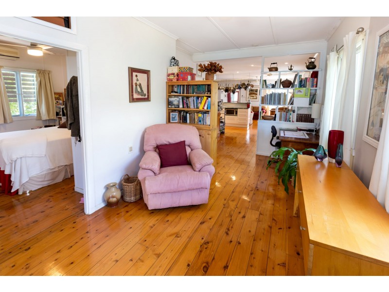 18 Bailey Street, Woody Point QLD 4019