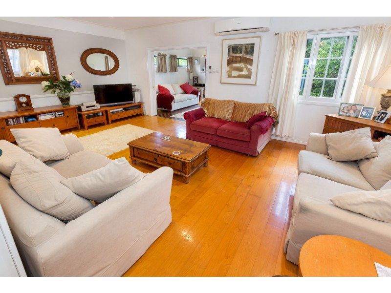 18 Bailey Street, Woody Point QLD 4019