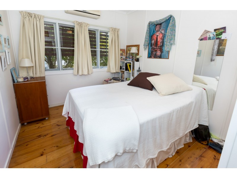 18 Bailey Street, Woody Point QLD 4019