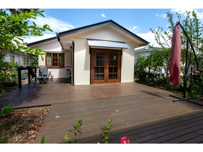 18 Bailey Street, Woody Point QLD 4019