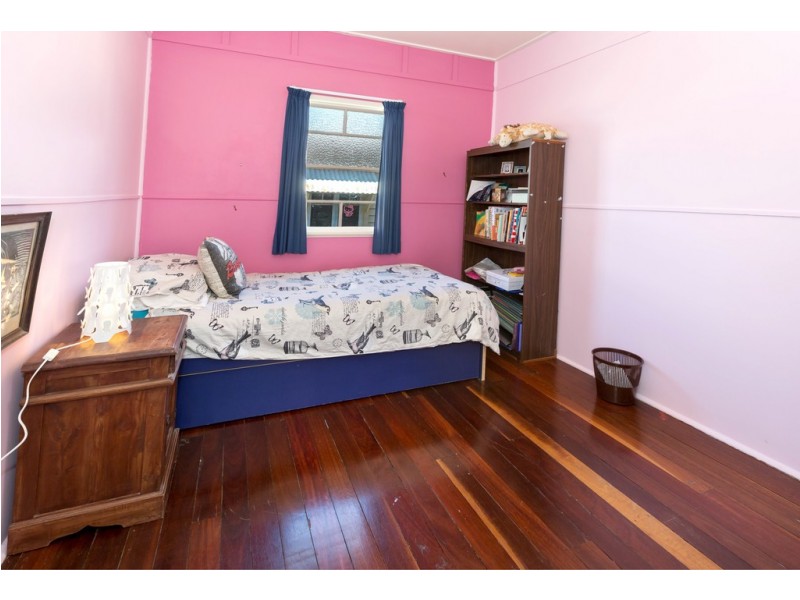27 Tramore Street, Margate QLD 4019
