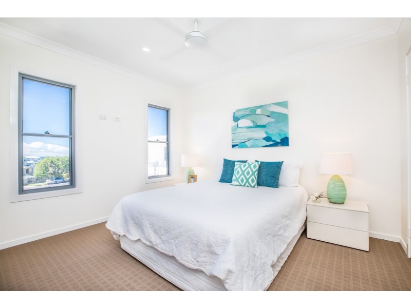 3/133 Prince Edward Pde, Scarborough QLD 4020