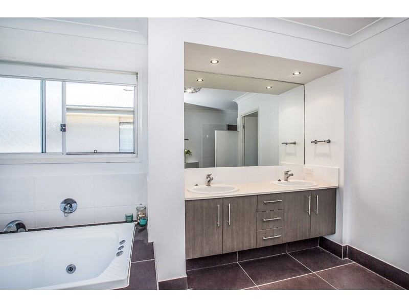 51 Lionheart Crescent, Newport QLD 4020