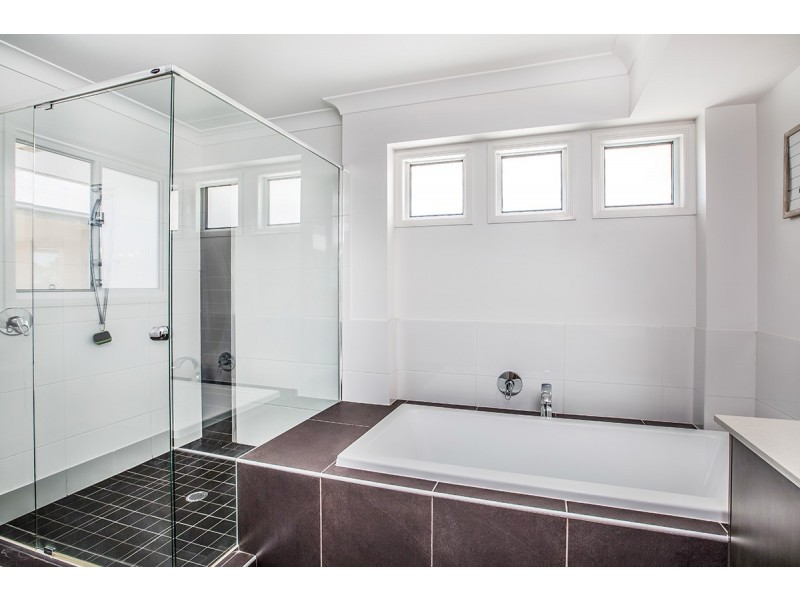 51 Lionheart Crescent, Newport QLD 4020