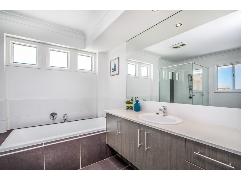 51 Lionheart Crescent, Newport QLD 4020