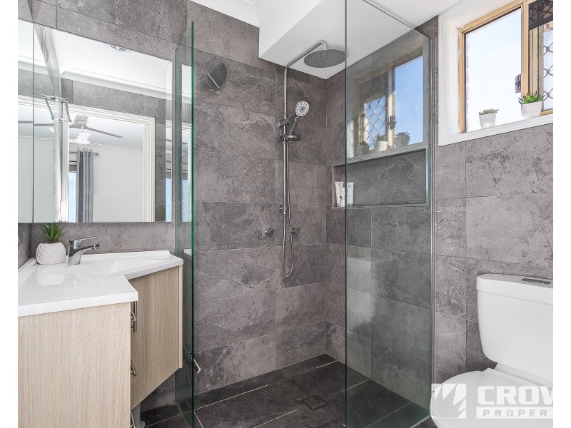 5 Shangri-La Court, Rothwell QLD 4022