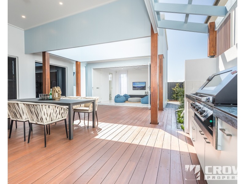 12 Rani Street, Newport QLD 4020