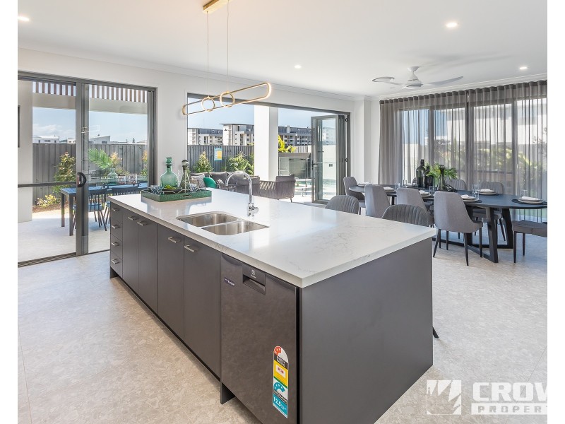 10 Rani Street, Newport QLD 4020