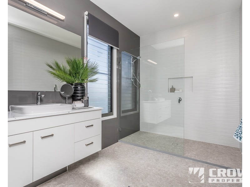 10 Rani Street, Newport QLD 4020