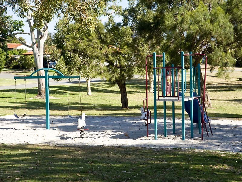 3 Boston Way, Booragoon WA 6154
