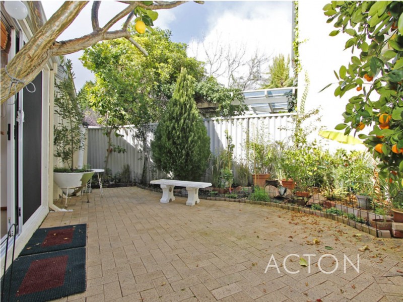 2/72 Macleod Road, Applecross WA 6153