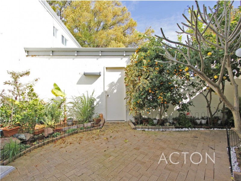 2/72 Macleod Road, Applecross WA 6153