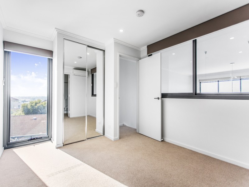 8/16 Bridges Road, Melville WA 6156