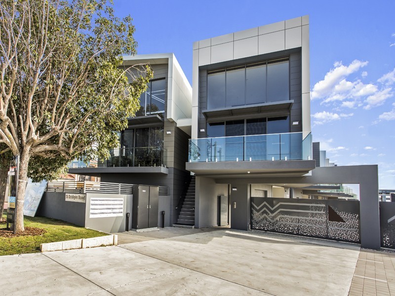 8/16 Bridges Road, Melville WA 6156