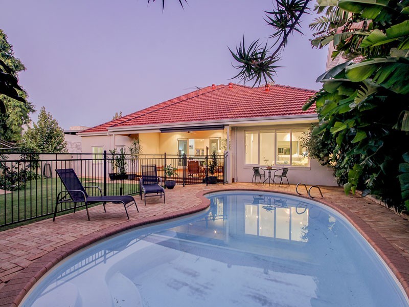 1 Baldwin Avenue, Mount Pleasant WA 6153