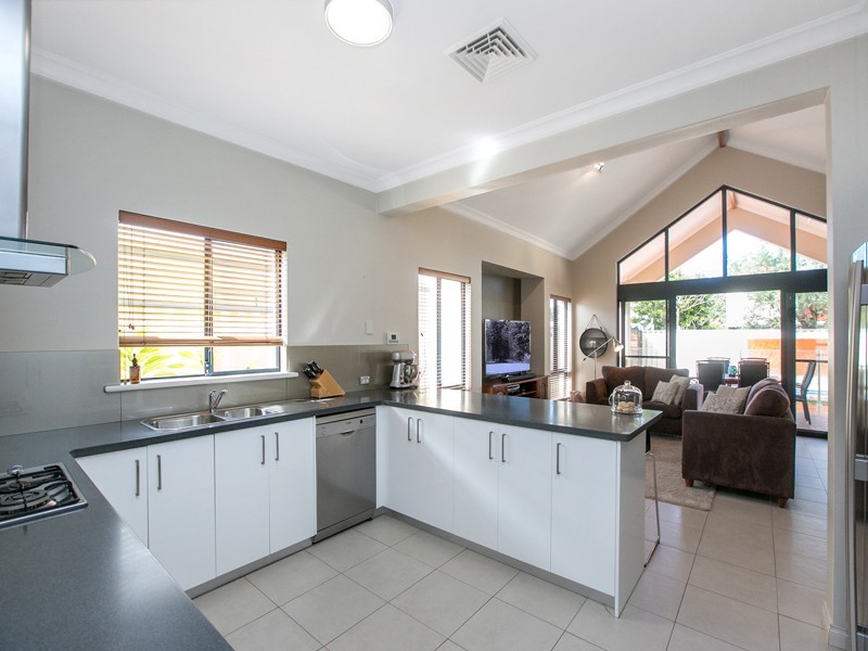 54B Holman Street, Alfred Cove WA 6154