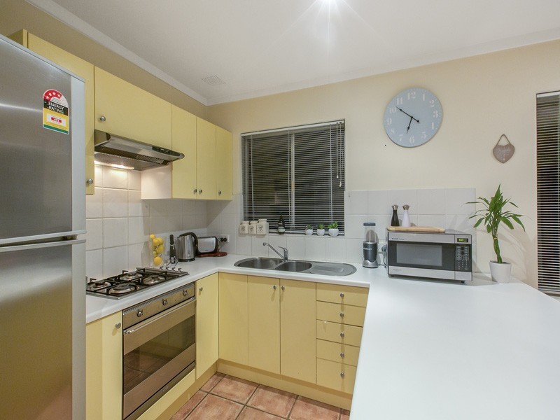 18 Parnell Rd, Hamilton Hill WA 6163