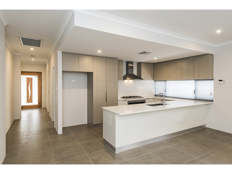 21 Darling Chase, Wandi WA 6167