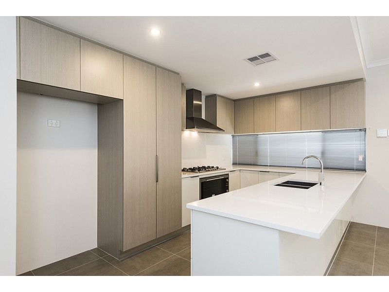 21 Darling Chase, Wandi WA 6167