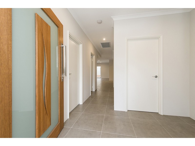 21 Darling Chase, Wandi WA 6167