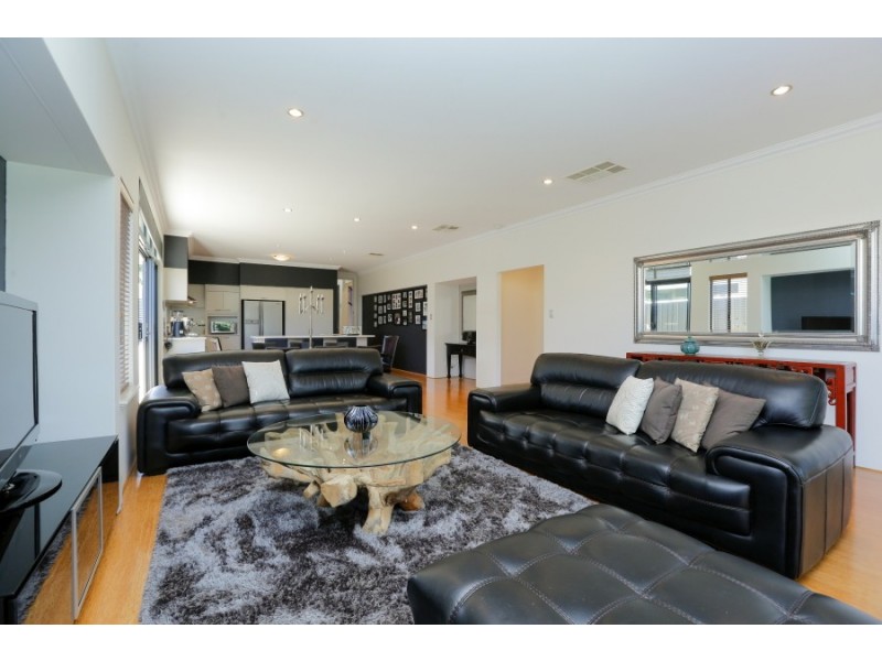 32 STRICKLAND ROAD, Ardross WA 6153