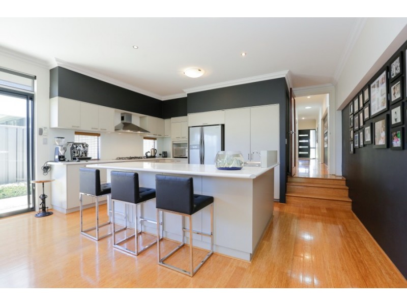 32 STRICKLAND ROAD, Ardross WA 6153