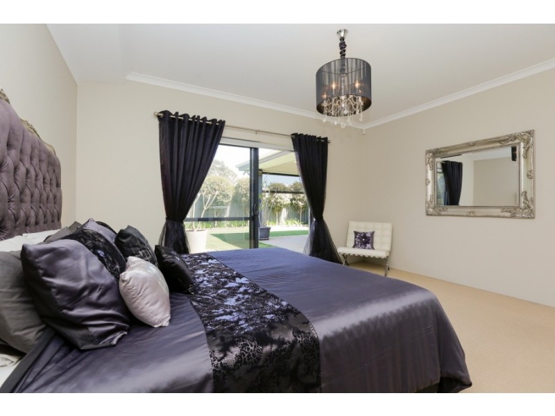 32 STRICKLAND ROAD, Ardross WA 6153