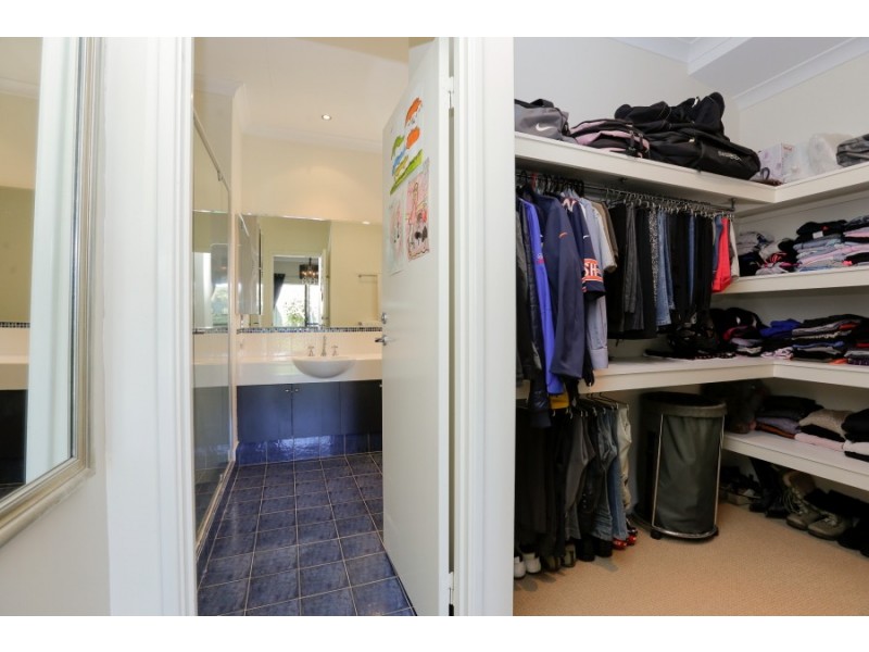 32 STRICKLAND ROAD, Ardross WA 6153