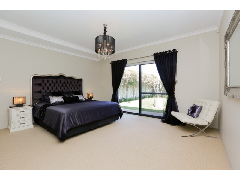 32 STRICKLAND ROAD, Ardross WA 6153