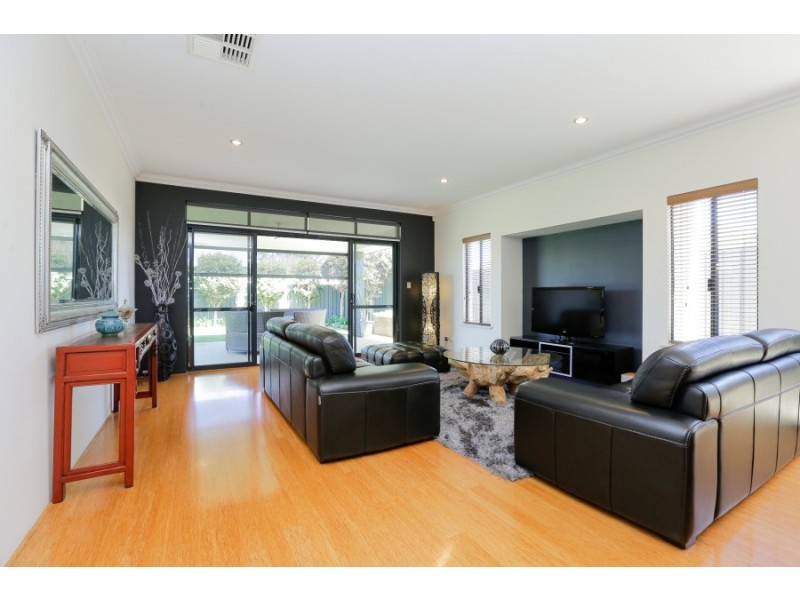 32 STRICKLAND ROAD, Ardross WA 6153