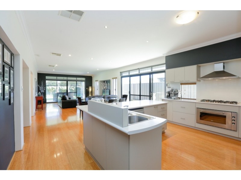 32 STRICKLAND ROAD, Ardross WA 6153