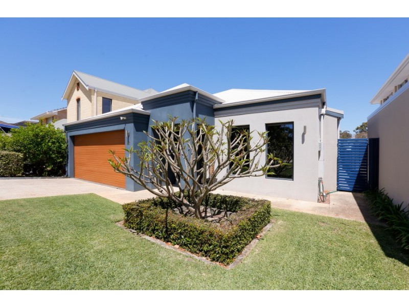 32 STRICKLAND ROAD, Ardross WA 6153