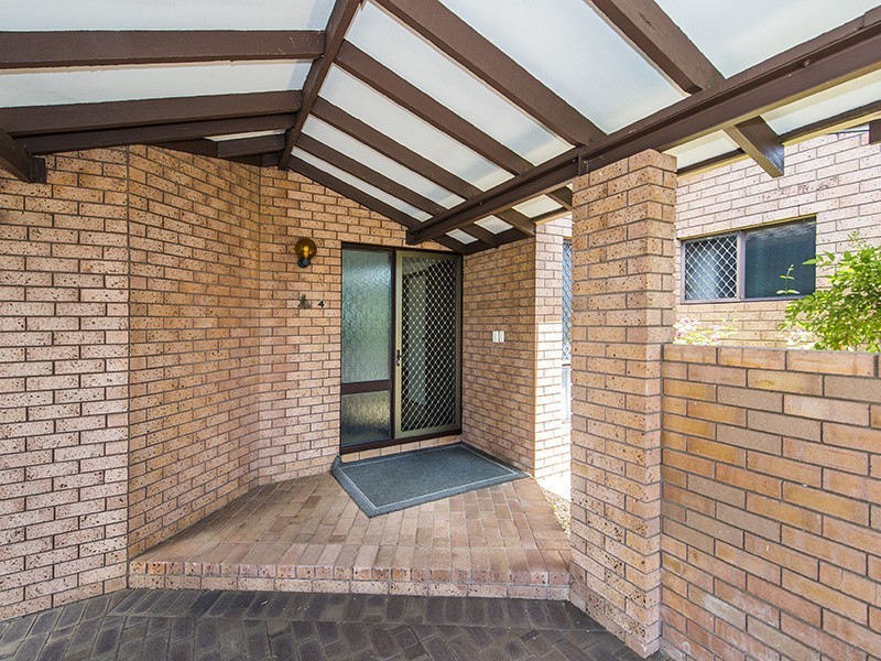 4/2 Marcus Avenue, Booragoon WA 6154