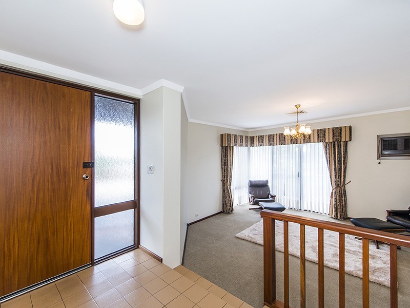 4/2 Marcus Avenue, Booragoon WA 6154