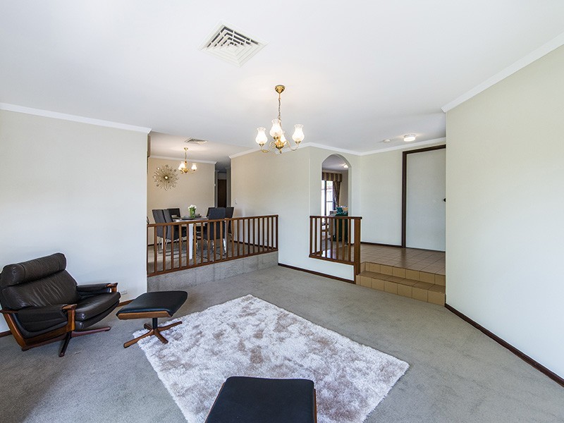 4/2 Marcus Avenue, Booragoon WA 6154