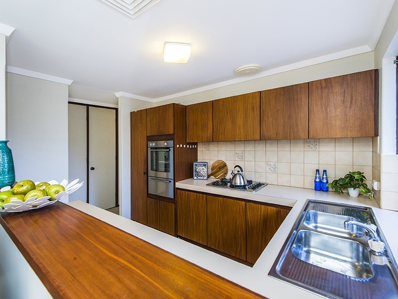 4/2 Marcus Avenue, Booragoon WA 6154