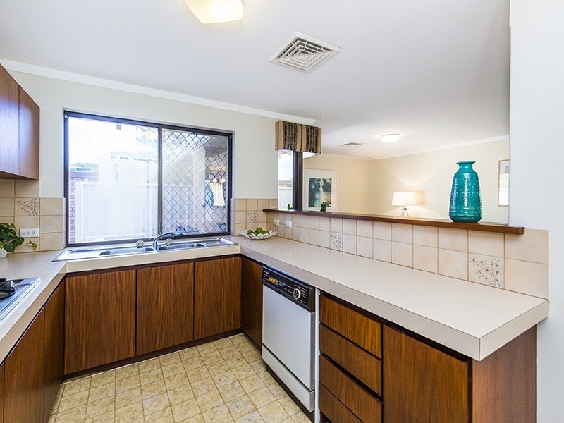4/2 Marcus Avenue, Booragoon WA 6154