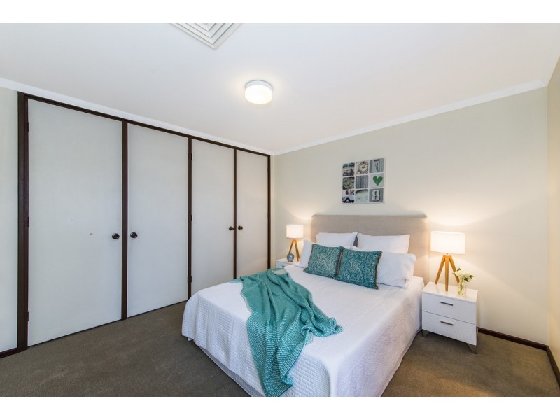 4/2 Marcus Avenue, Booragoon WA 6154