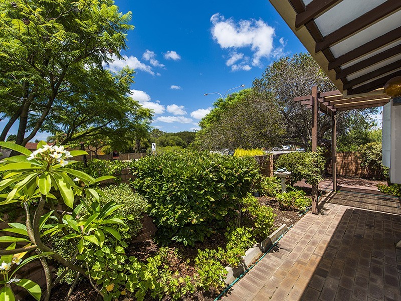 4/2 Marcus Avenue, Booragoon WA 6154