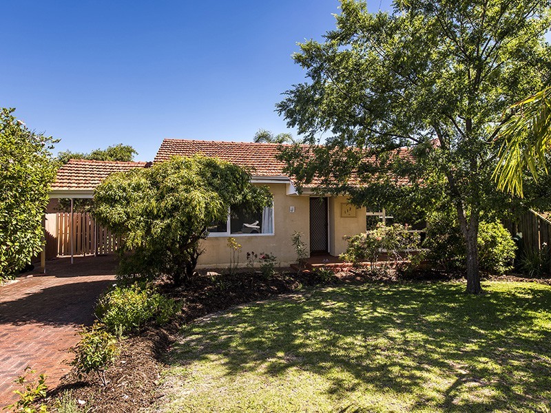 112 Kitchener Road, Alfred Cove WA 6154