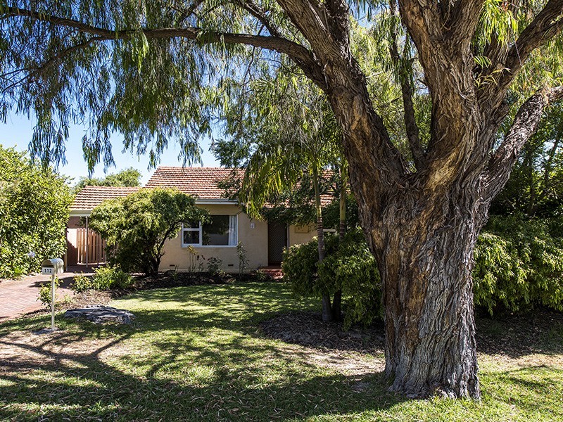 112 Kitchener Road, Alfred Cove WA 6154